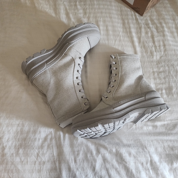 NIB Free People Camp Out Canvas Combat Boot in Dove Grey size 9/ 39 - Picture 5 of 7